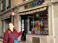 dec2015 - 8  At the renown Vivishop?